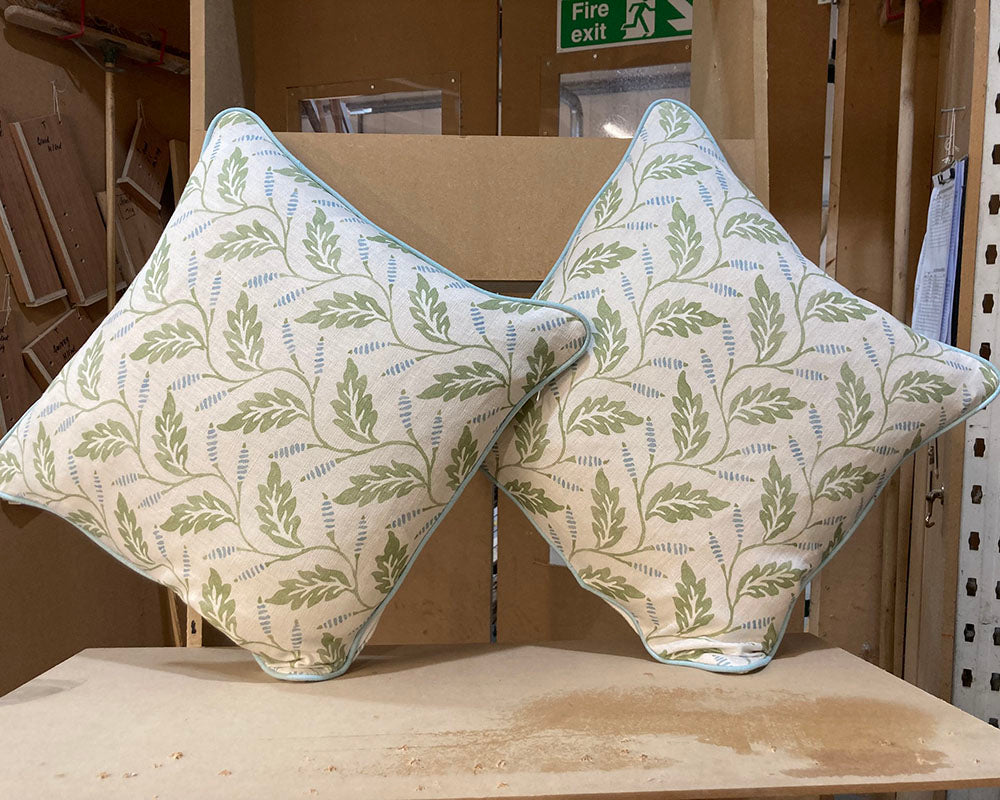 Kingsize Samson Headboard & 2 Cushions Linwood Babette Apple